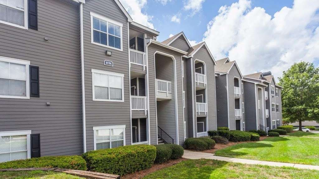 Waterford Creek Apartments | 10510 Waterford Creek Ln, Charlotte, NC 28212, USA | Phone: (704) 675-7392