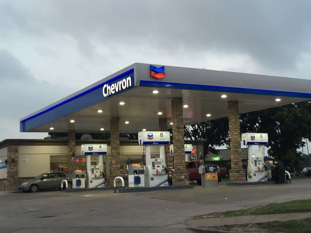 Chevron | 6625 Pinemont Dr, Houston, TX 77092, USA | Phone: (713) 680-9814