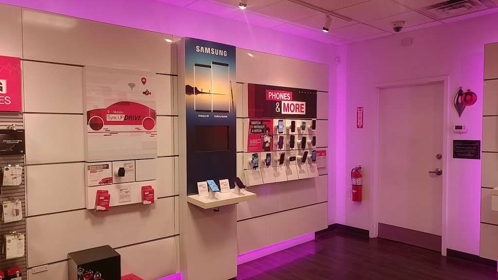 T-Mobile | 950 Hyde Park Ave, Hyde Park, MA 02136, USA | Phone: (617) 364-7109