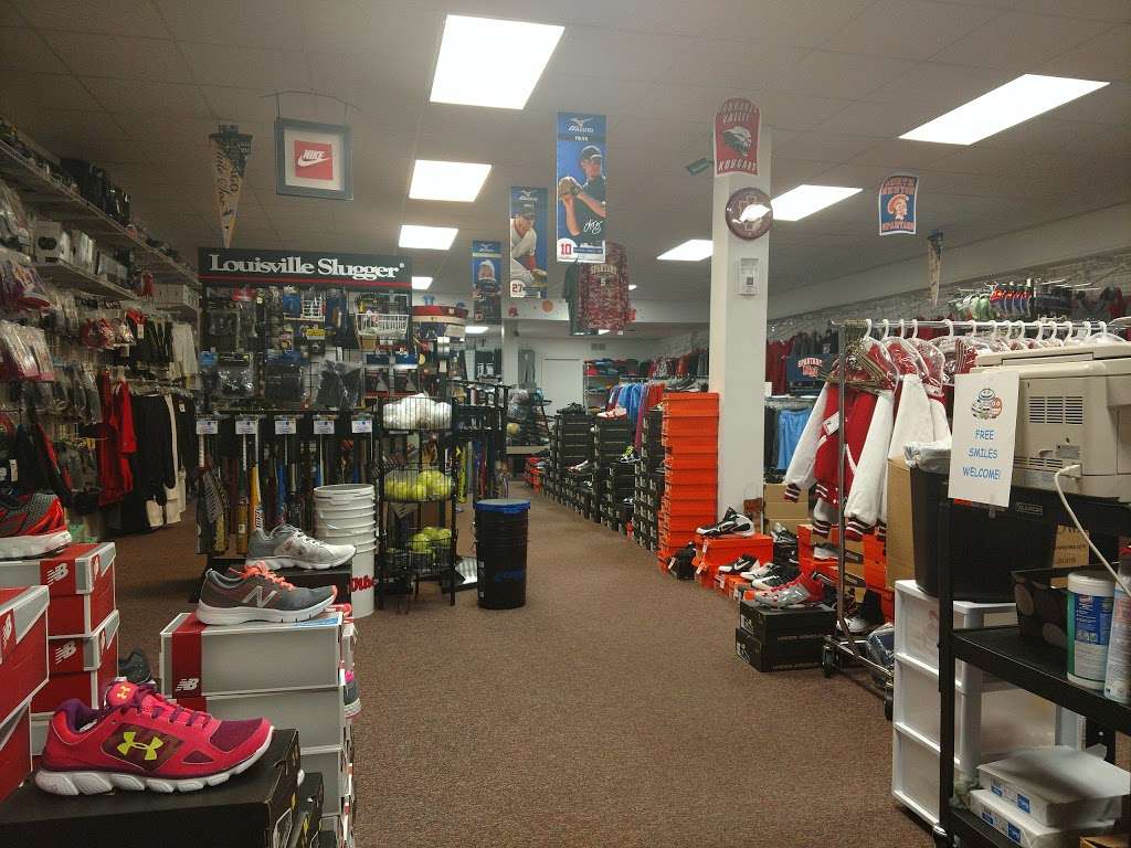 Varsity Sports Inc | 603 N Halleck St, De Motte, IN 46310 | Phone: (219) 987-7200