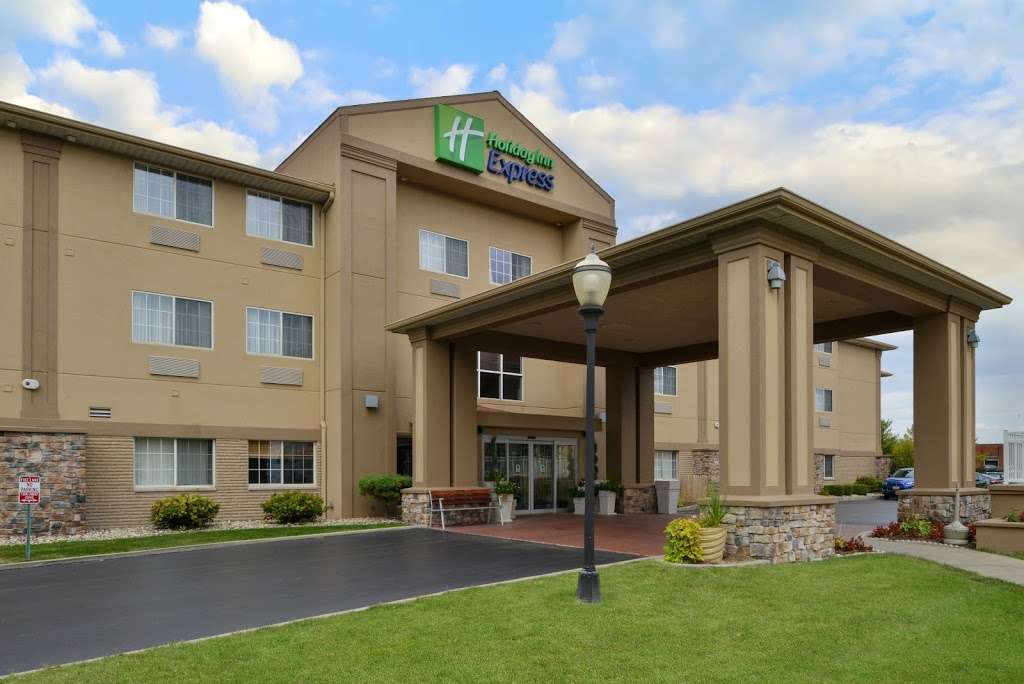 Holiday Inn Express & Suites St. Joseph | 3019 Lakeshore Dr, St Joseph, MI 49085, USA | Phone: (269) 982-0004