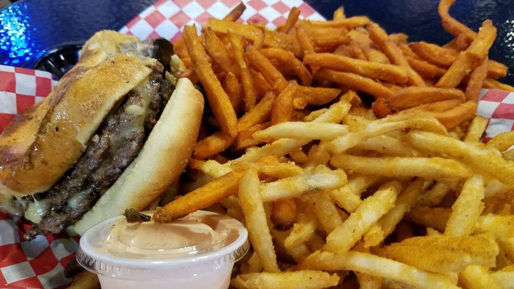 Matty G’s Steakburgers & Spirits | 18425 N 51st Ave, Glendale, AZ 85308, USA | Phone: (623) 235-6218