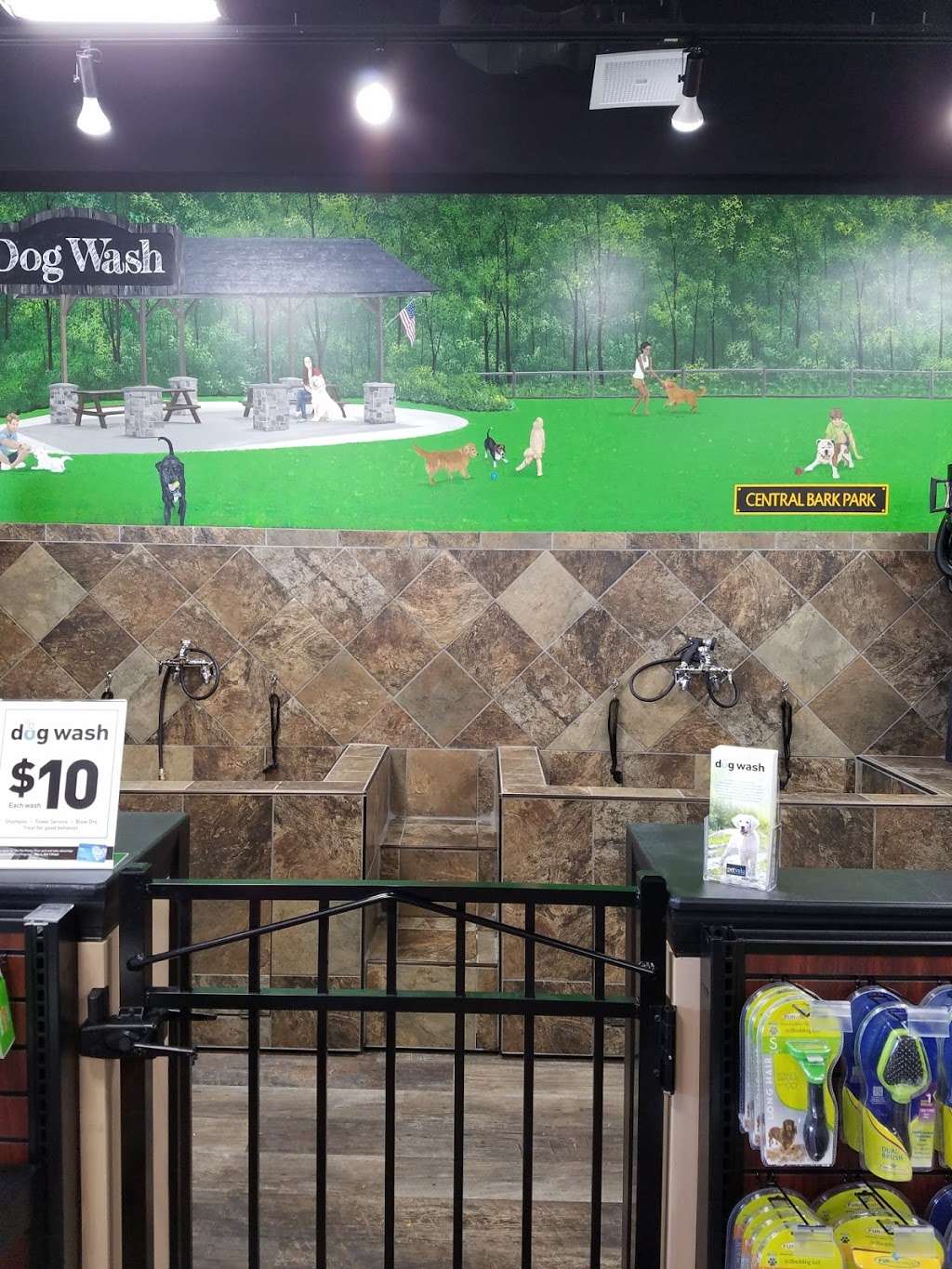 Pet Valu | 1374 S Rangeline Rd, Carmel, IN 46032, USA | Phone: (317) 669-2466