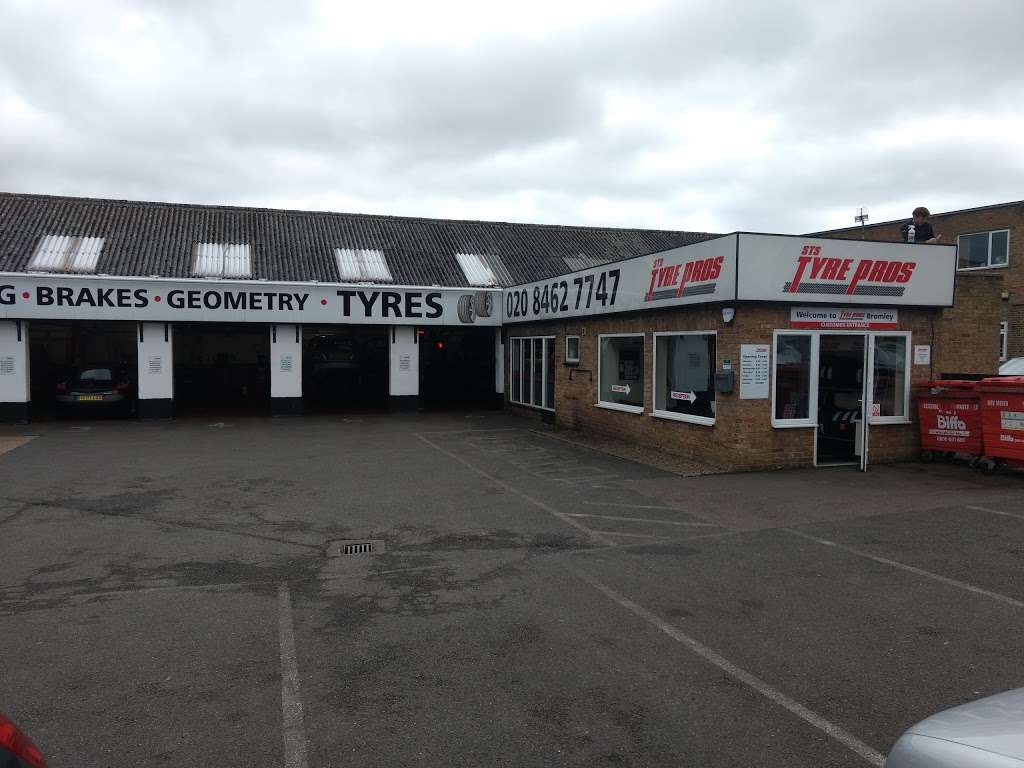 STS Tyre Pros Bromley | 13-25 Hastings Rd, Bromley BR2 8NA, UK | Phone: 020 8462 7747