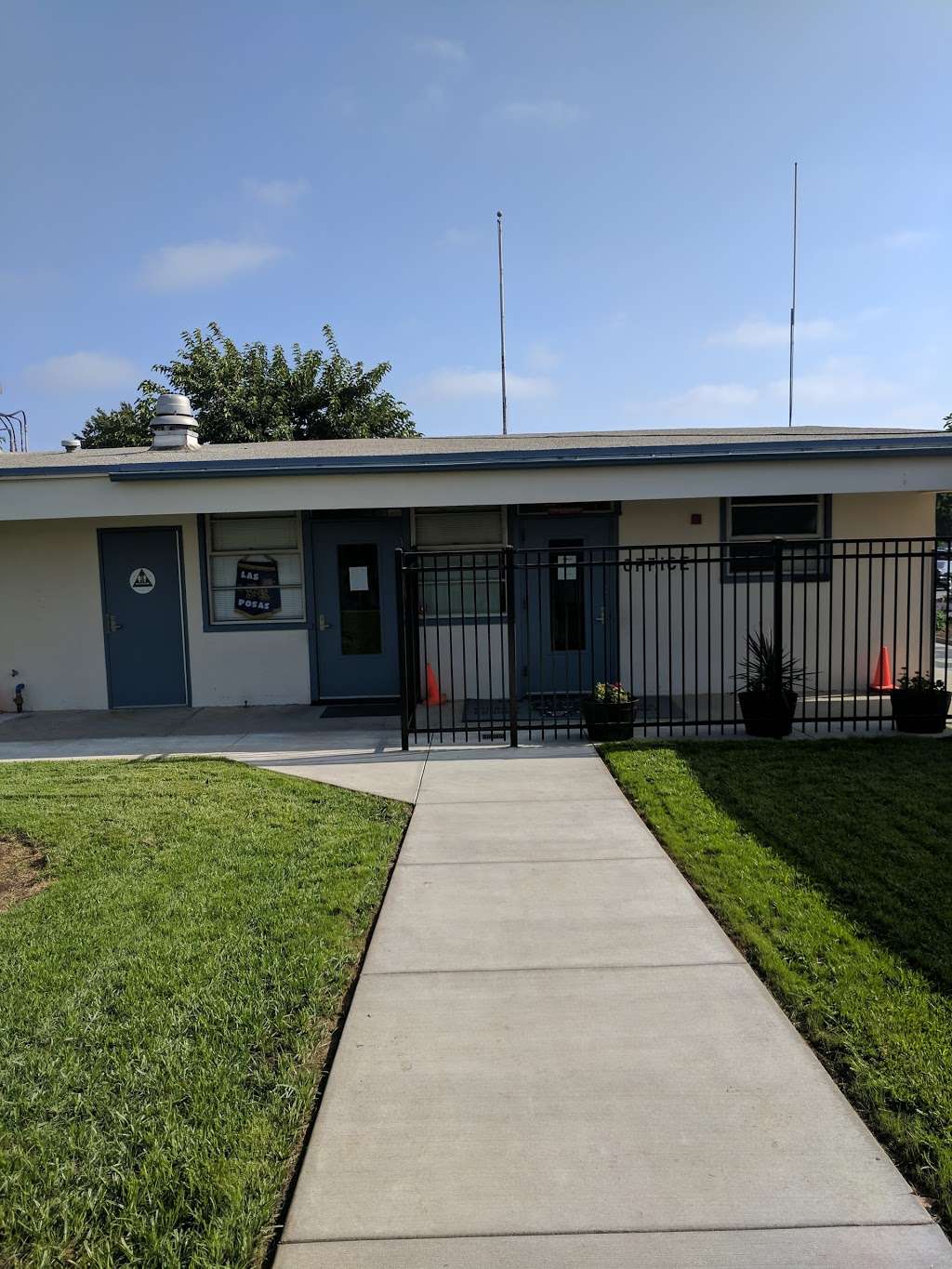 Las Posas Elementary School in 75 E Calle La Guerra, Camarillo, CA
