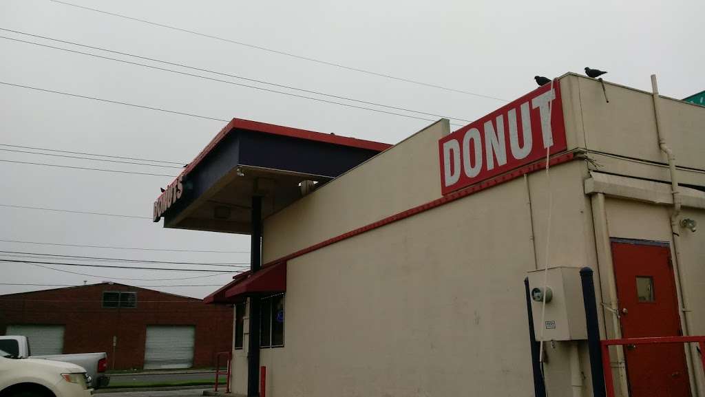 Hot Donuts | 2211 Singleton Blvd, Dallas, TX 75212, USA | Phone: (214) 681-4137