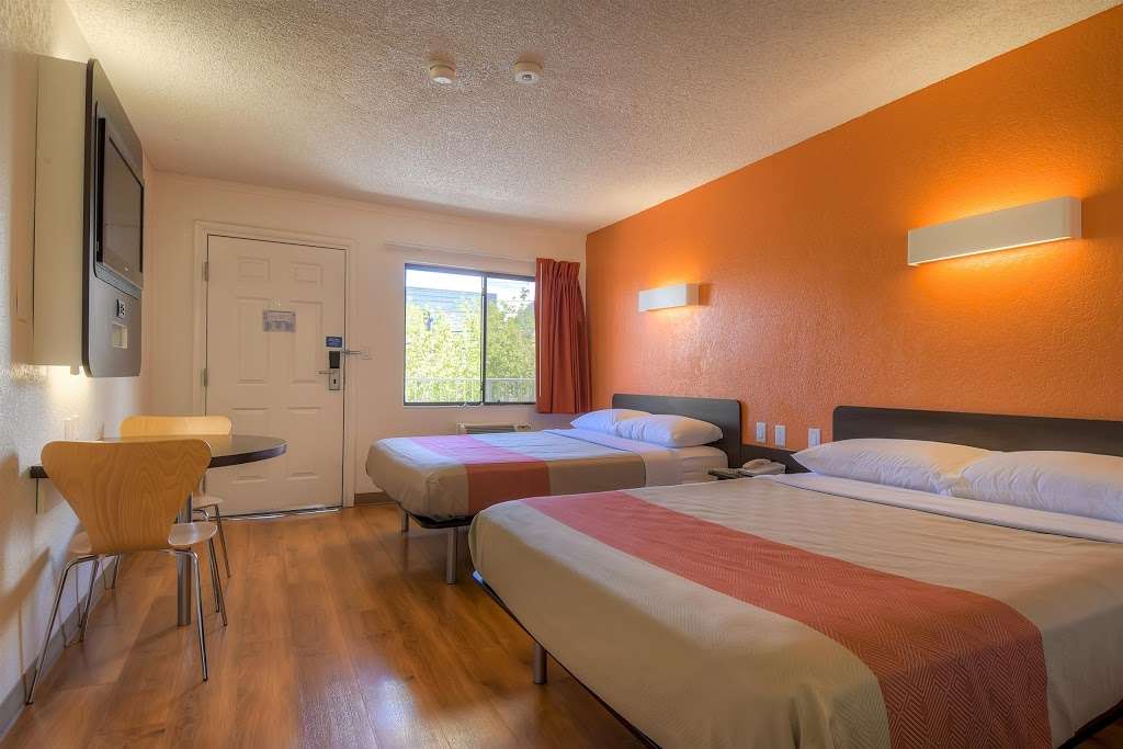 Motel 6 Las Vegas - I-15 | 5085 Dean Martin Dr, Las Vegas, NV 89118, USA | Phone: (702) 739-6747