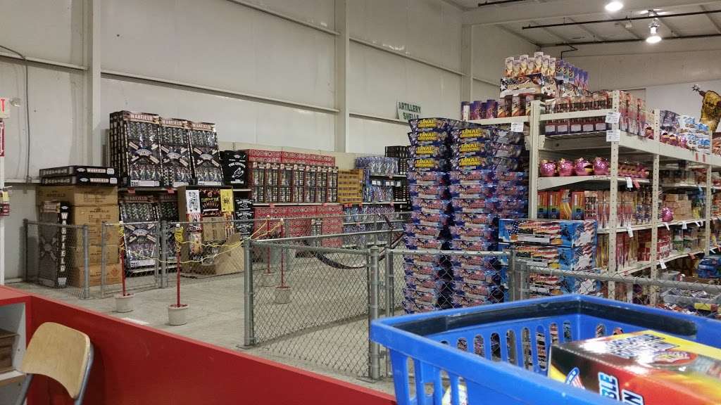 Mr. W Fireworks Superstore | 12444 Hwy 90 W, San Antonio, TX 78252, USA | Phone: (210) 622-3112