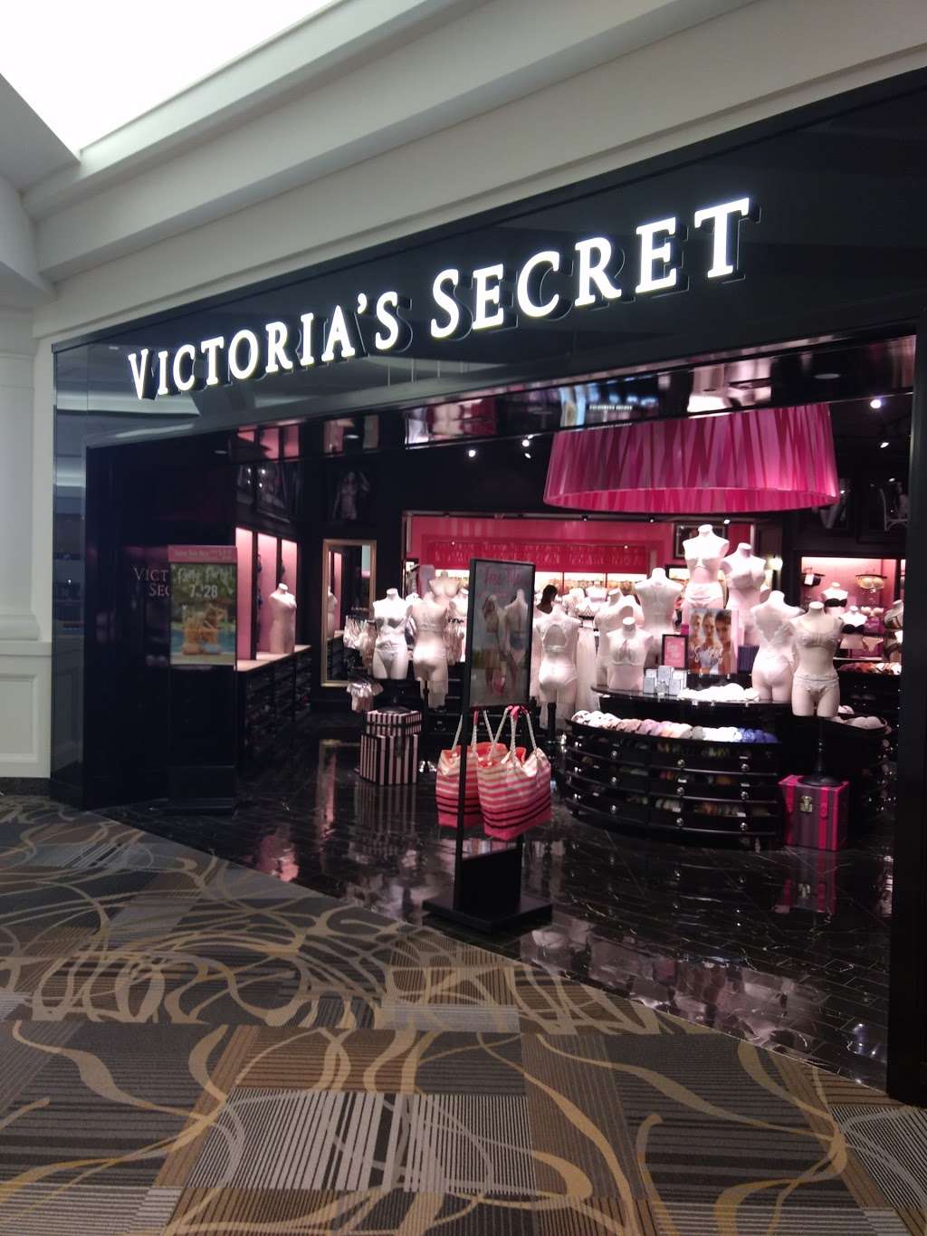 Victorias Secret & PINK | 2570 E Sunrise Blvd #2078A, Fort Lauderdale, FL 33304 | Phone: (954) 564-6404