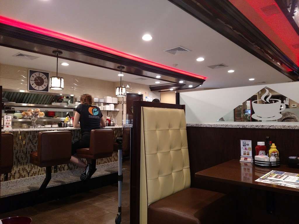 Red Hut Diner | 152 US-46, Rockaway, NJ 07866, USA | Phone: (973) 625-2000