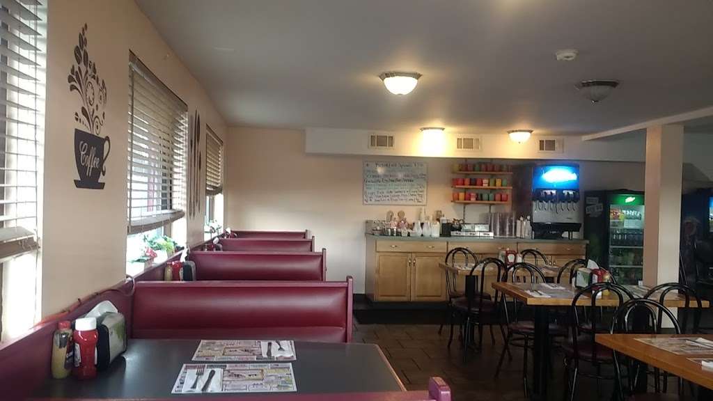 Crossroads Cafe | 186 NY-17M #2, Harriman, NY 10926, USA | Phone: (845) 782-4629