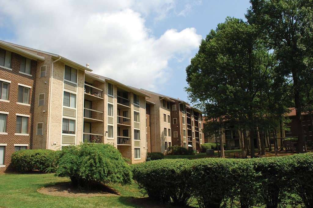 West Springfield Terrace | 8525 Burling Wood Dr, Springfield, VA 22152, USA | Phone: (571) 378-4920