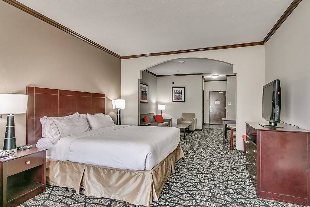 Holiday Inn Express & Suites Lubbock South | 6506 I-27, Lubbock, TX 79412, USA | Phone: (806) 771-9900