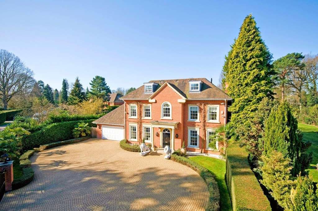 Asprey Estates | Tadworth KT20 6HS, UK | Phone: 01737 832845