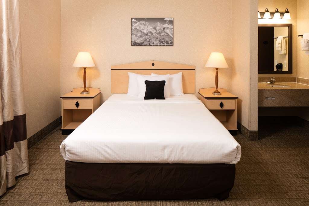 Red Lion Inn & Suites Denver Airport | 16921 E 32nd Ave, Aurora, CO 80011, USA | Phone: (303) 367-5000