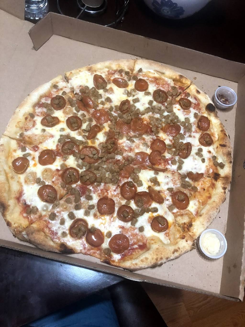 Divinos Pizza | 708 S Peak St, Dallas, TX 75246, USA | Phone: (214) 828-1772