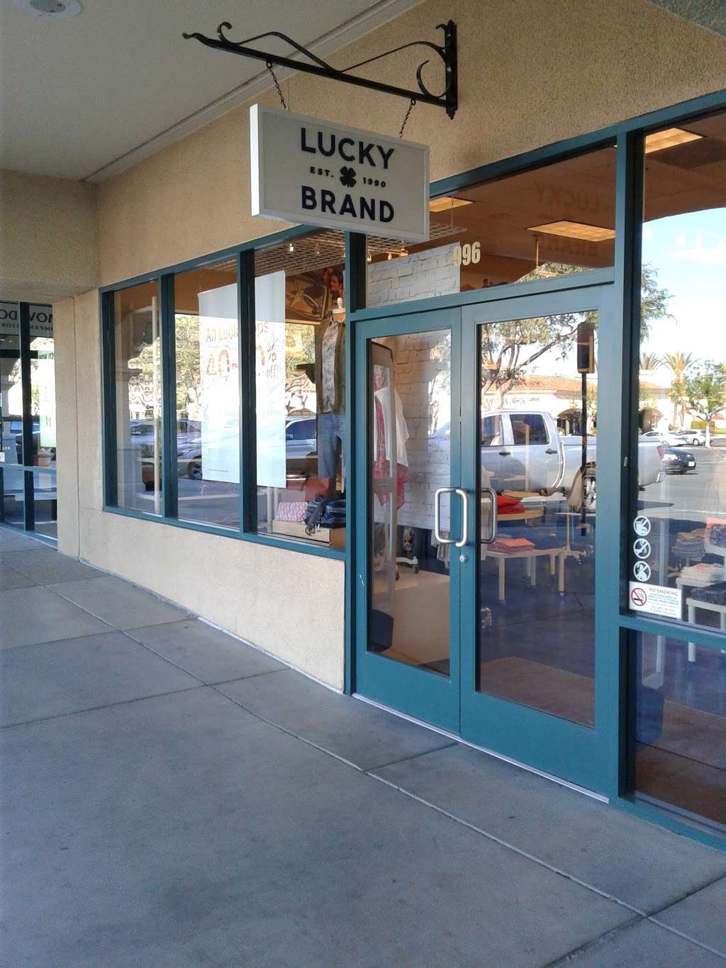 Lucky Brand | 950 Camarillo Center Dr Suite 996, Camarillo, CA 93010, USA | Phone: (805) 384-1381