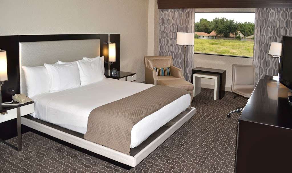 DoubleTree by Hilton Hotel Houston Hobby Airport | 8181 Airport Blvd, Houston, TX 77061, USA | Phone: (713) 645-3000