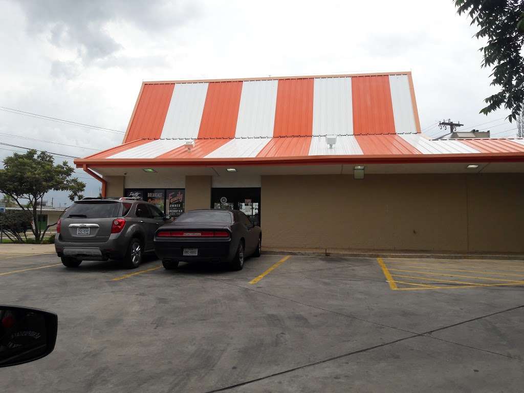 Whataburger | 1118 Roosevelt Ave, San Antonio, TX 78210, USA | Phone: (210) 534-0911