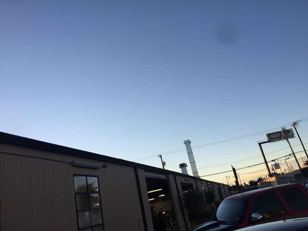 Caliber Collision | 619 Broadway St, San Antonio, TX 78215, USA | Phone: (210) 354-3812