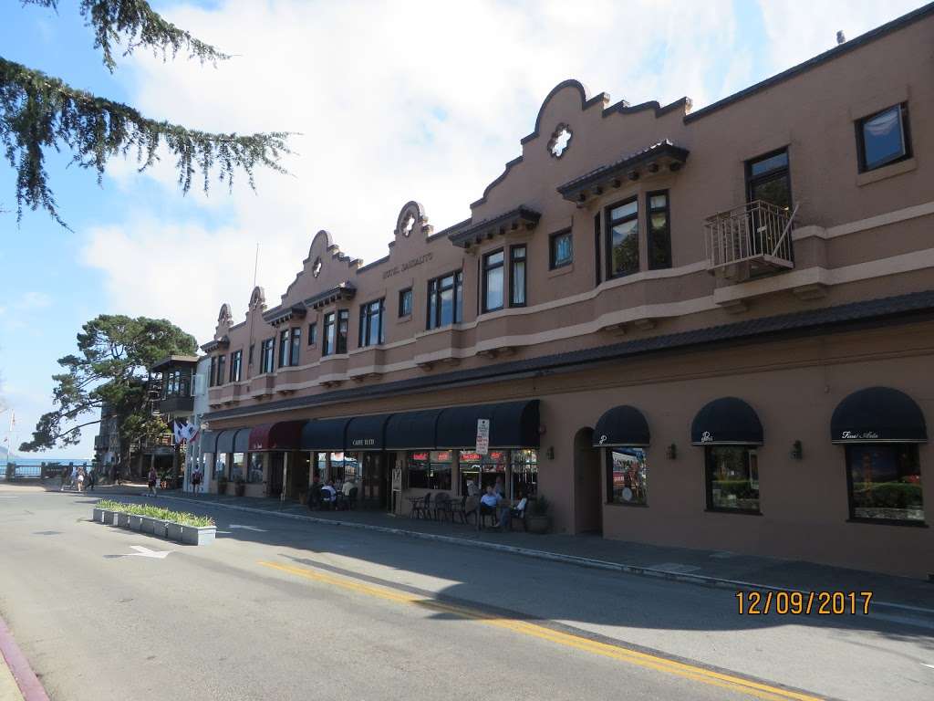Hotel Sausalito & Suites | 16 El Portal, Sausalito, CA 94965, USA | Phone: (415) 332-0700