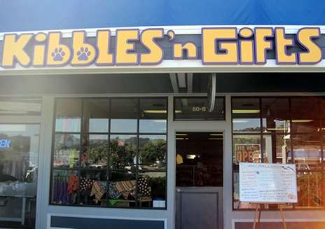 Kibbles n Gifts | 80 Cabrillo Hwy N B, Half Moon Bay, CA 94019, USA | Phone: (650) 726-3700