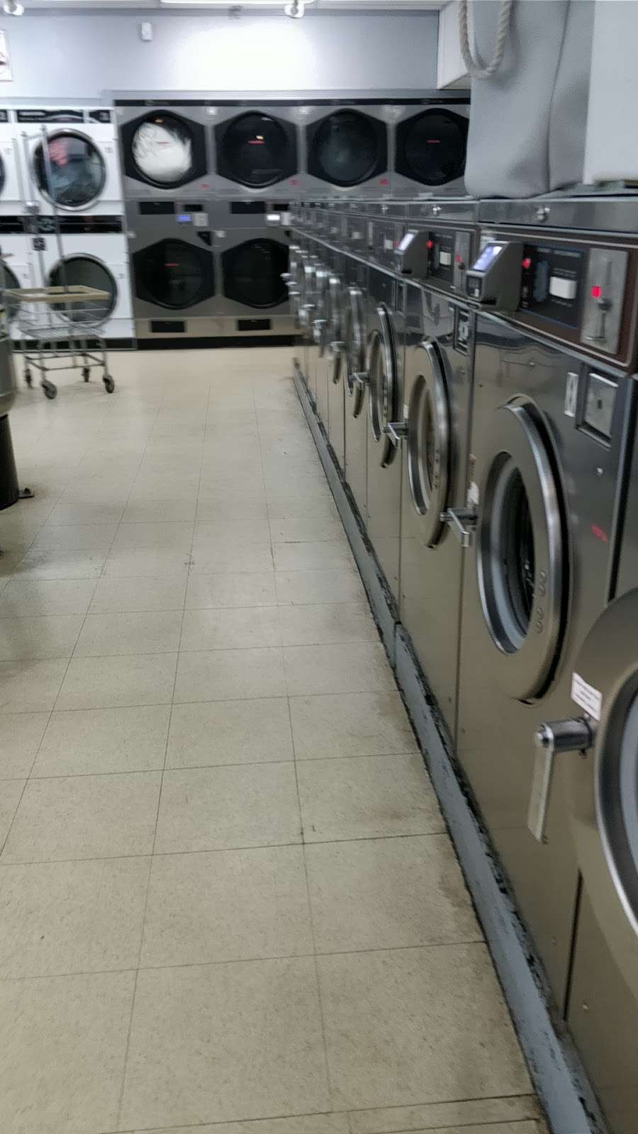 Longfellow Plaza Laundromat | 449 Boston Post Rd E, Marlborough, MA 01752 | Phone: (508) 624-5588