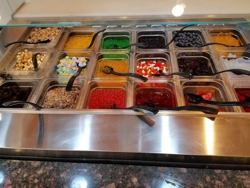 Frutto Frozen Yogurt & Smoothies | 9506 N Sam Houston Pkwy E #210, Humble, TX 77396 | Phone: (281) 458-2019