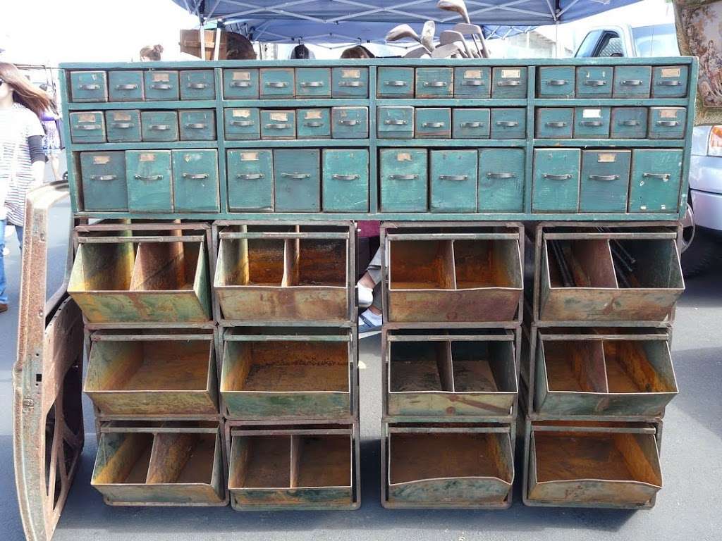 Long Beach Antique Market | 4901 E Conant St, Long Beach, CA 90808 | Phone: (323) 655-5703