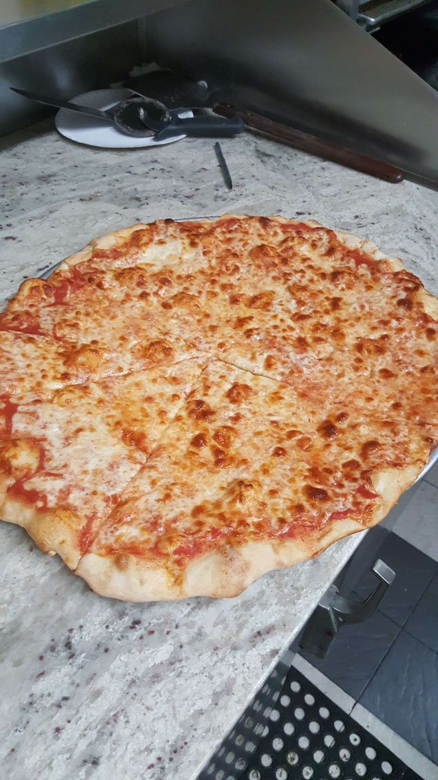 Tommys Pizza | 915 Cross Bay Blvd, Broad Channel, NY 11693 | Phone: (718) 945-6054