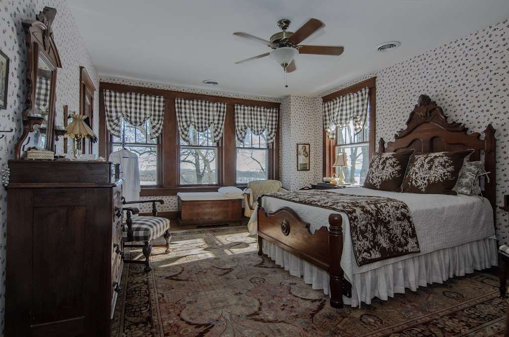 Red Brick Farmhouse Bed & Breakfast | 17364 Highway MM, Higginsville, MO 64037, USA | Phone: (660) 909-5573