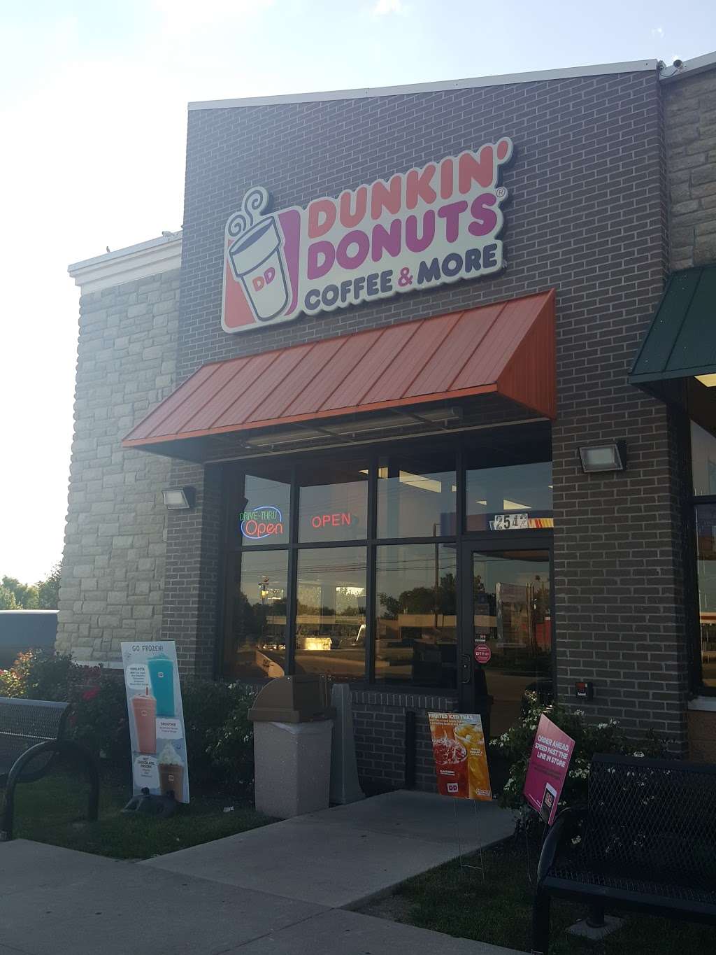 Dunkin | 2546 E, IN-44, Shelbyville, IN 46176, USA | Phone: (317) 398-7445