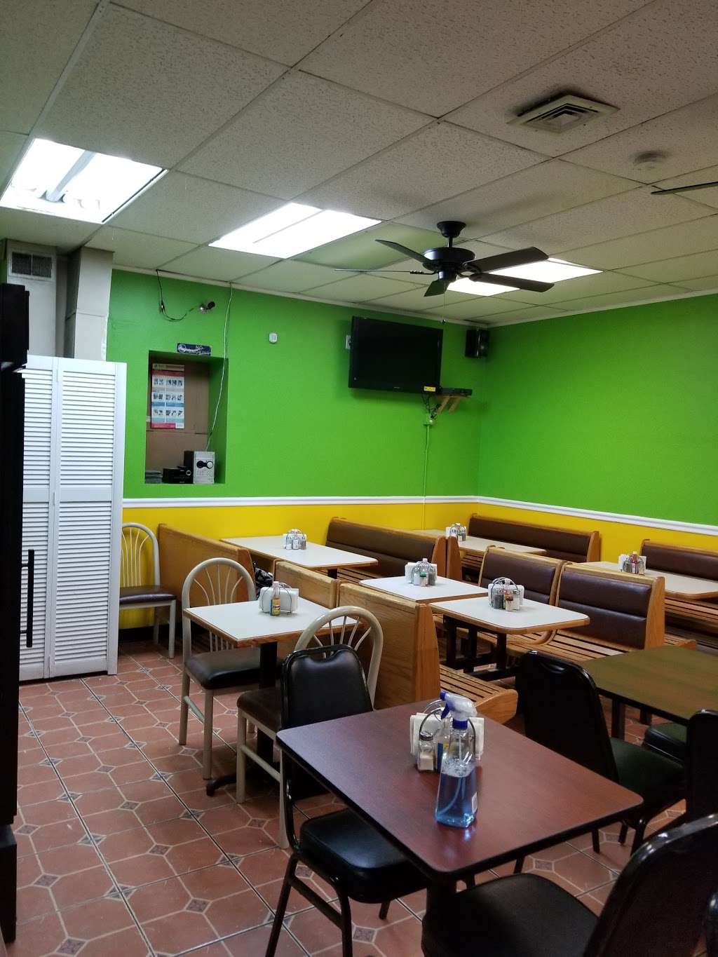 Franks Restaurant | 220 E Main St, Bound Brook, NJ 08805, USA | Phone: (732) 369-6673