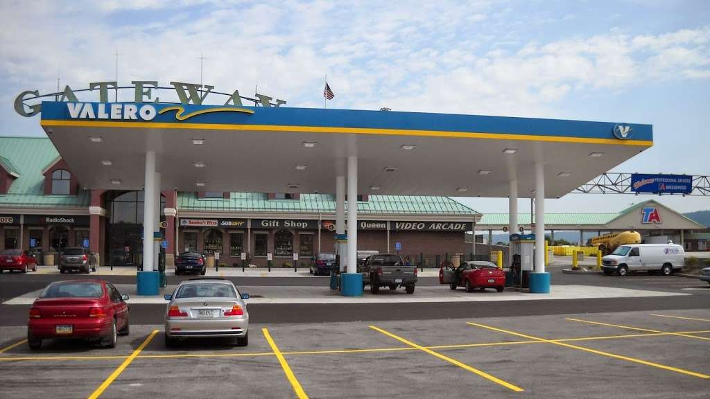 Exxon at Gateway Travel Plaza | 16563 Lincoln Hwy, Breezewood, PA 15533, USA | Phone: (814) 735-7201