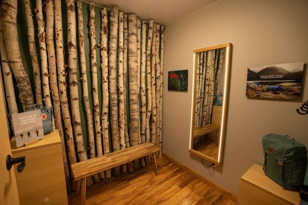 Fjällräven La Brea | 151 South La Brea Ave, Los Angeles, CA 90036, USA | Phone: (323) 746-7807