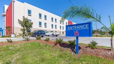 Motel 6 Texas City- I-45 South | 8540 FM1765, Texas City, TX 77591 | Phone: (409) 229-1474