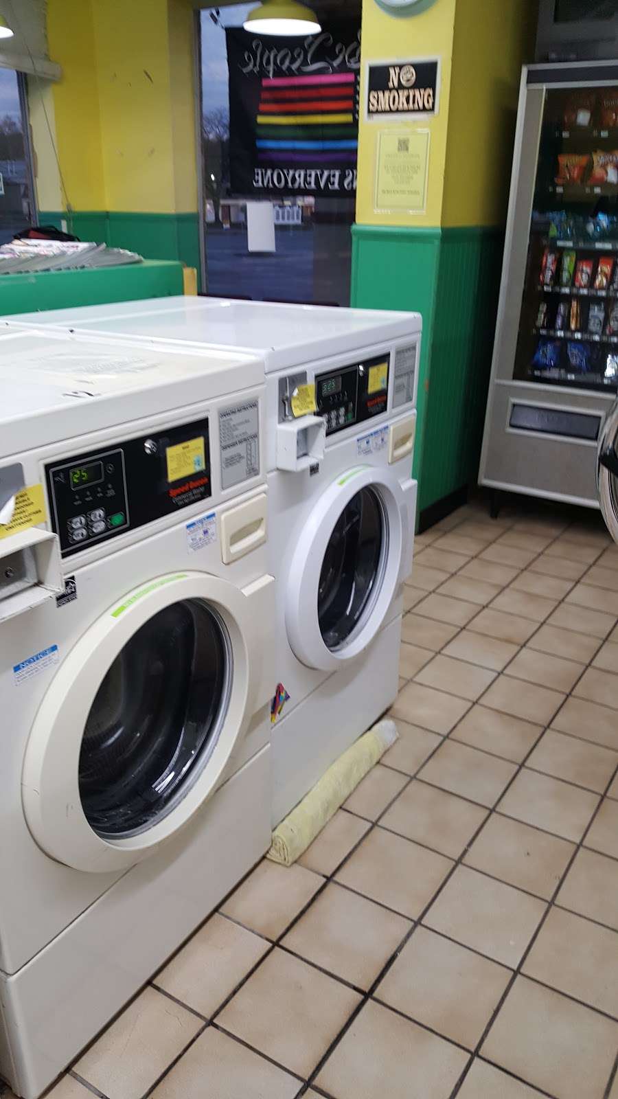 Quinns Laundry | 552 E 99th St, Kansas City, MO 64131 | Phone: (816) 942-7311