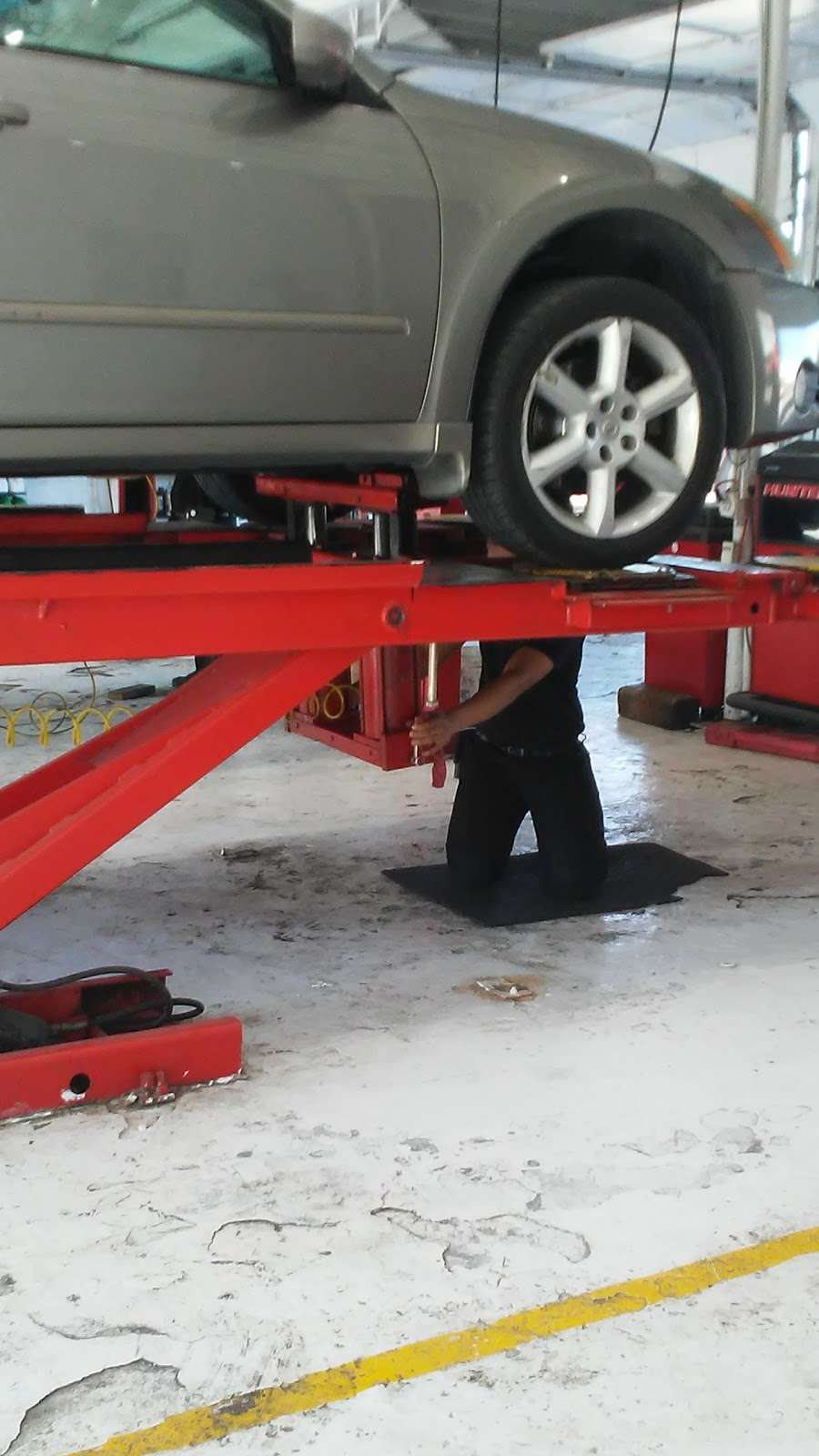 AUTOMOBIL SERVICES LLC | 2101 Shepherd Dr, Houston, TX 77007, USA | Phone: (713) 862-5711