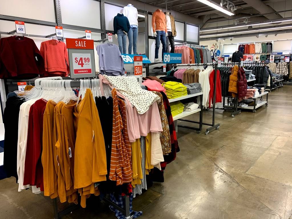 Old Navy | 7900 SHELBYVILLE RD #J4, Louisville, KY 40222, USA | Phone: (502) 326-9077