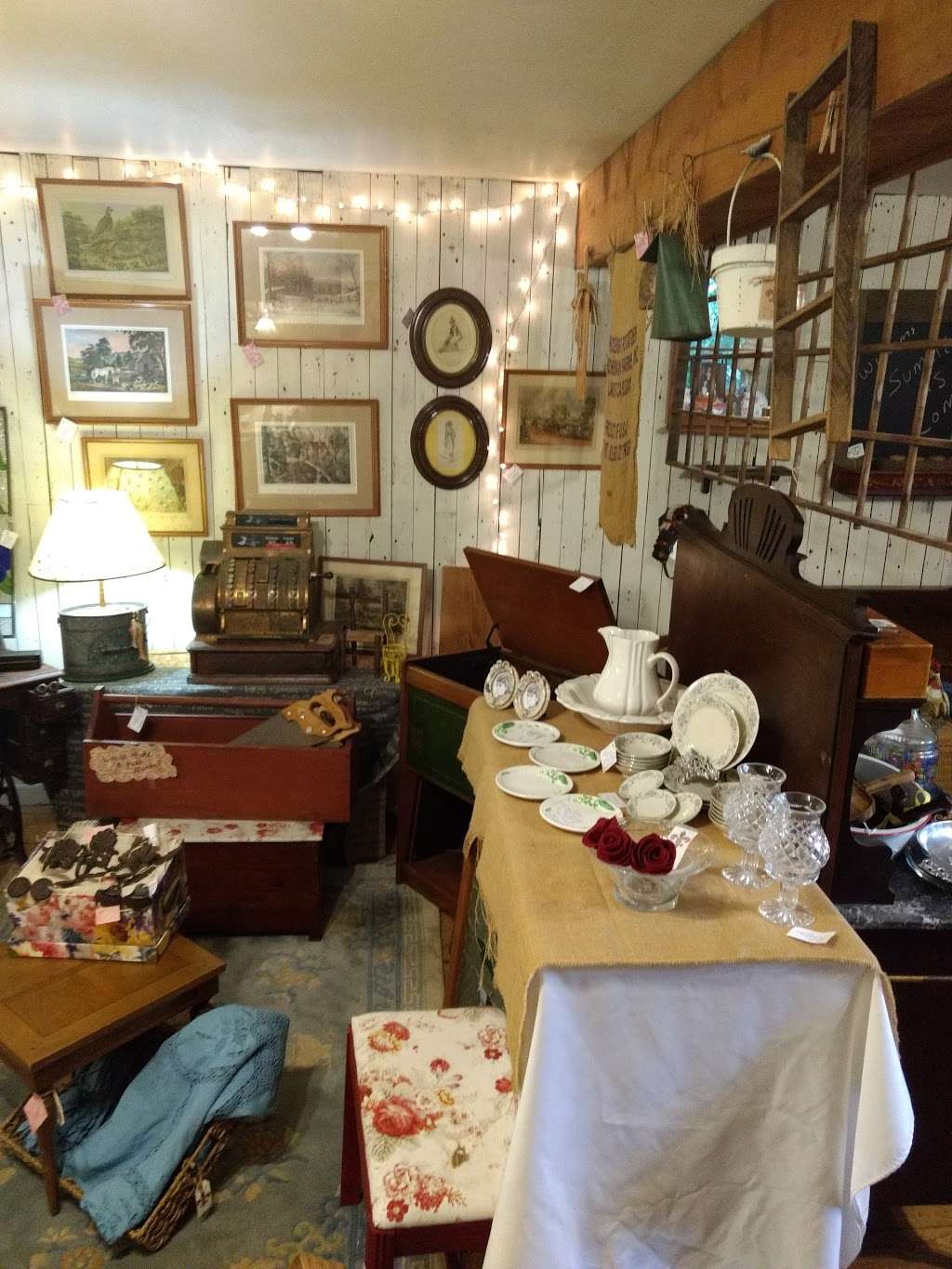 Country Church Antiques | 8509 Ridgefield Rd # 1, Crystal Lake, IL 60012, USA | Phone: (815) 477-4601