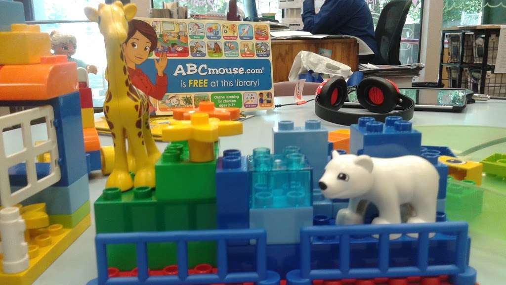 Dixon Public Library | 230 N 1st St, Dixon, CA 95620, United States | Phone: (866) 572-7587