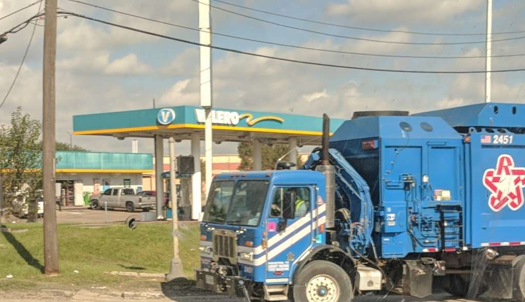 Valero Gas Station | 8899 N Loop E Fwy, Houston, TX 77013, USA | Phone: (713) 675-1028