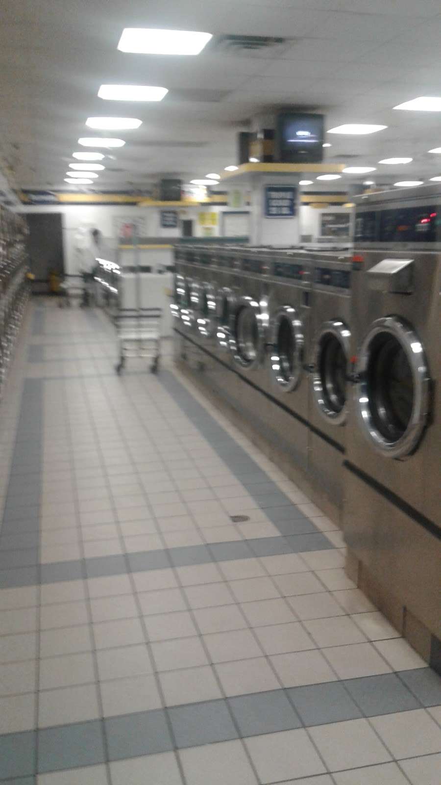 Laundry Magic 24 Hour Laundromat | 1819 Grand Ave, Waukegan, IL 60085, USA