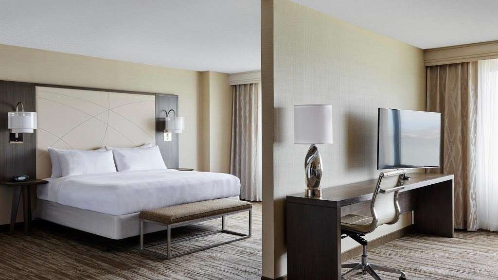 San Francisco Airport Marriott Waterfront | 1800 Old Bayshore Hwy, Burlingame, CA 94010, USA | Phone: (650) 692-9100