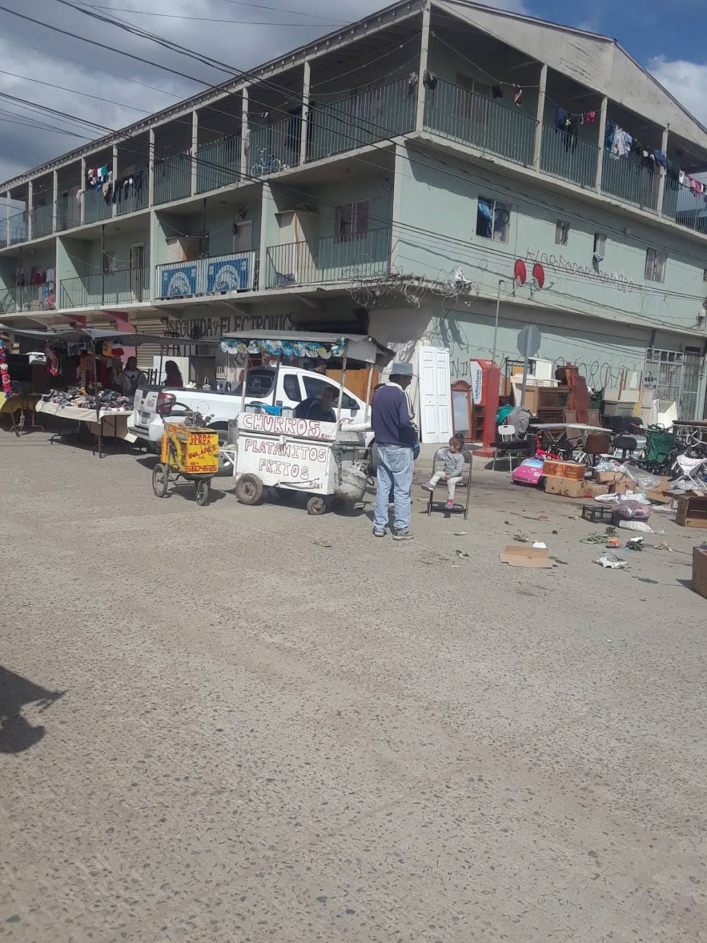 LAS TORRES .TIANGUIS | Blvd. Garita de Otay, Las Torres, 22470 Tijuana, B.C., Mexico