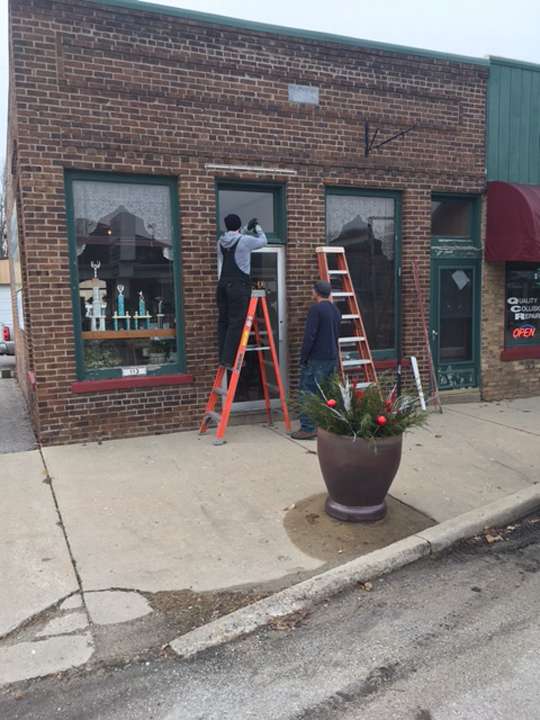 Elliotts House Of Glass & Windows | 3270 E Traction Rd, Crawfordsville, IN 47933, USA | Phone: (765) 364-1897