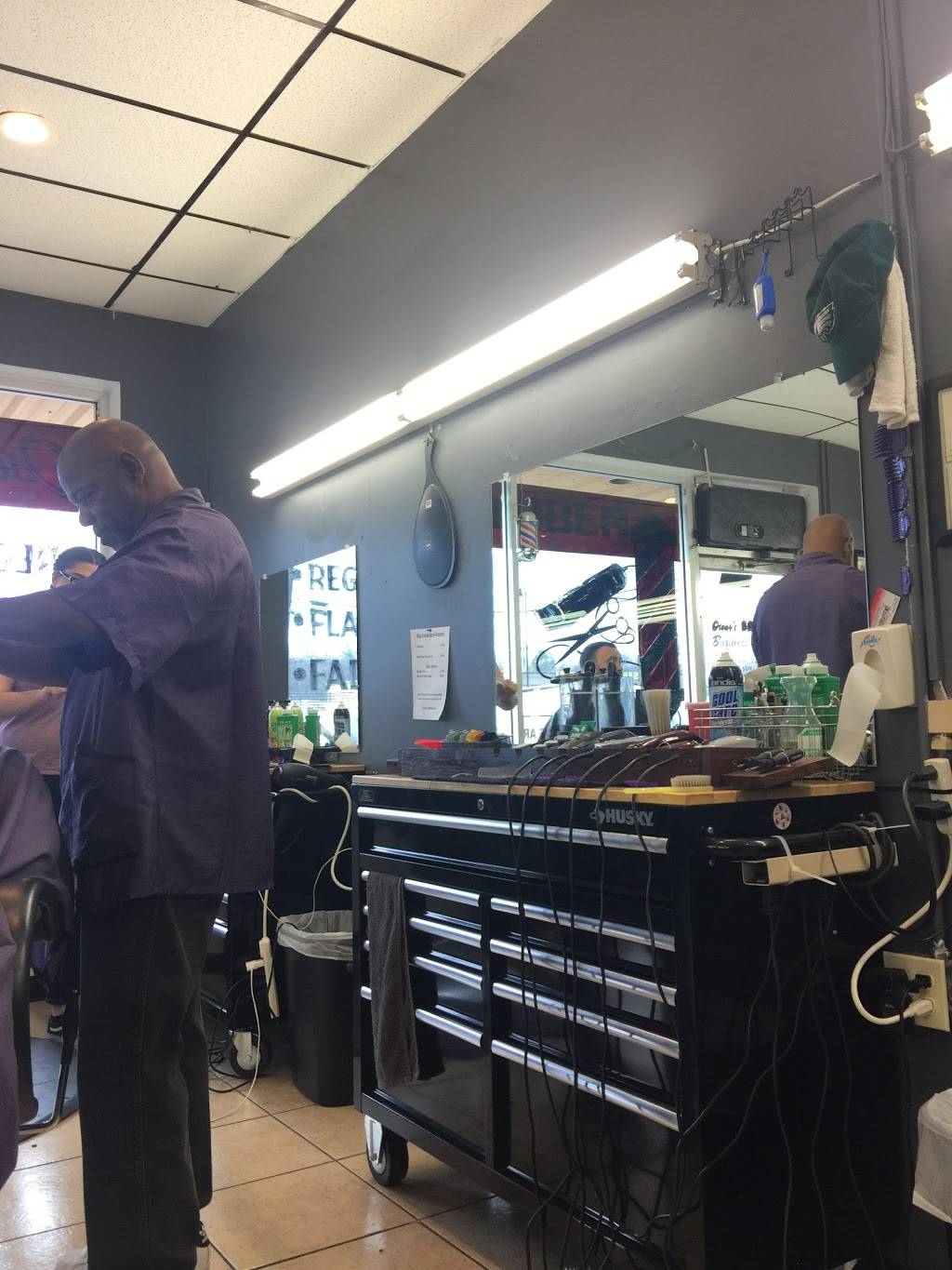 Oscars Barber Shop | 1419 E Abram St, Arlington, TX 76010, USA | Phone: (817) 276-1258