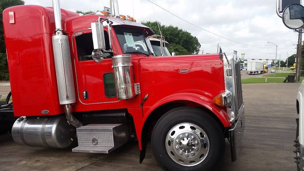 American Truck & Equipment | 2201 TX-356, Irving, TX 75060 | Phone: (972) 579-0700