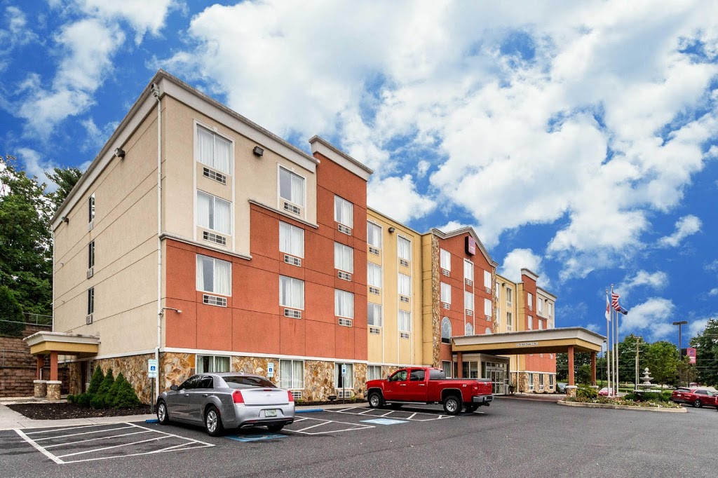 Comfort Suites Near Gettysburg Battlefield Visitor Center | 945 Baltimore Pike, Gettysburg, PA 17325, USA | Phone: (717) 334-6715