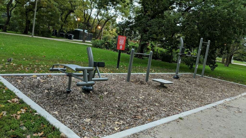 Lincoln Park Outdoor Fitness Station | Chicago, IL 60657, USA